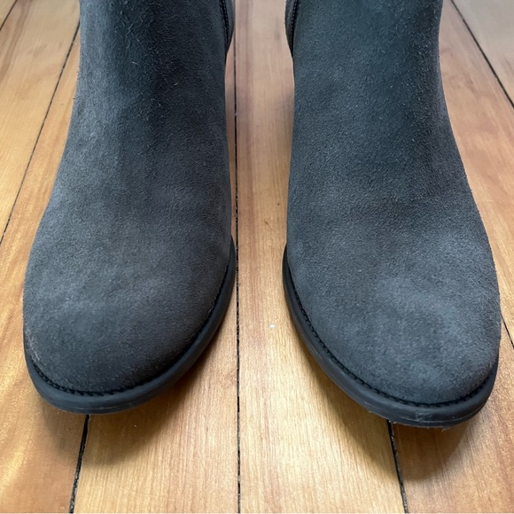 Jessica Simpson sued booties, size 8 - Picture 7 of 11